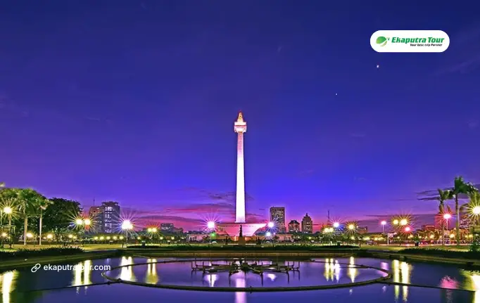 A Closer Look at Central Jakarta After Dark: From Landmarks to Street Food