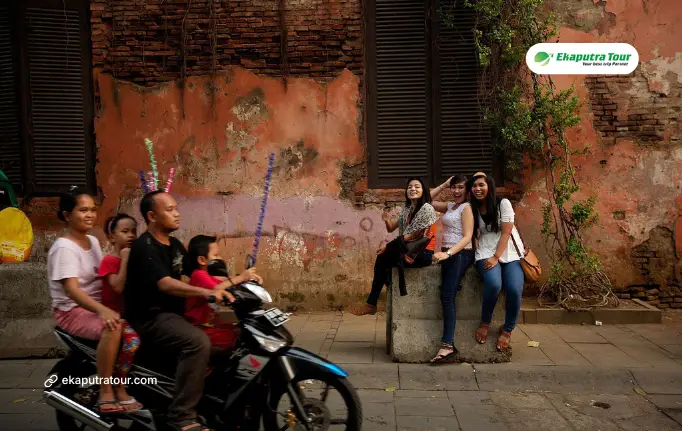 An Easy Introduction to Jakarta Through Its Streets: Discover the City Like a Local