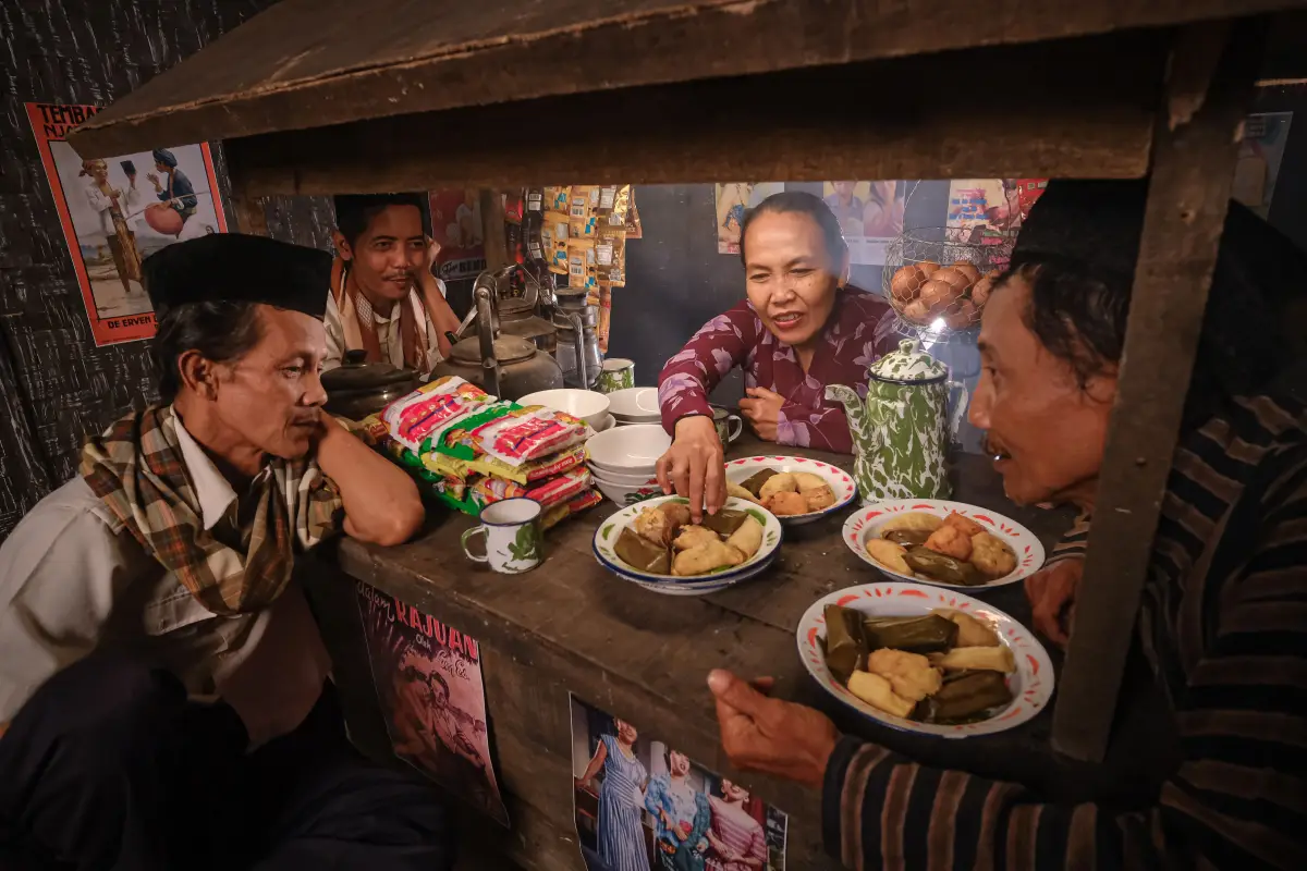 Indonesian Phrases for Ordering Food Like a Local