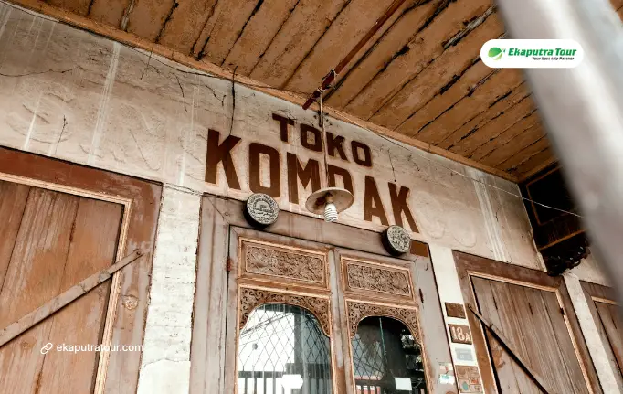 Jakarta Shopping Tour: From Traditional Markets to Mall