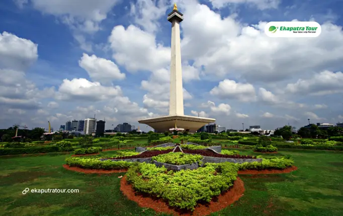 National Monument (Monas) Area: What to See and Do