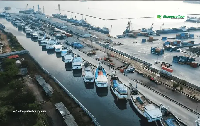 Sunda Kelapa Harbor: Historic Maritime District Guide