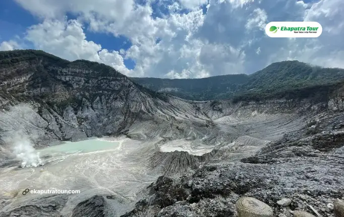 Tangkuban Perahu Volcano: Complete Visitor Guide from Jakarta