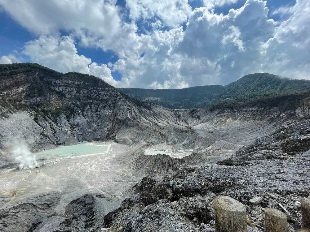 Gunung Berapi Aktif, Sawah, Pemandian Air Panas, Pasar Buah, Perkebunan Teh dengan Makan Siang