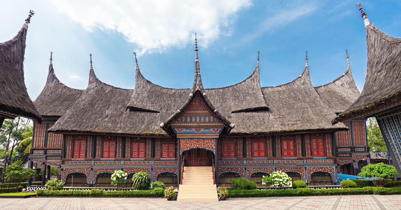 Jakarta: Full-day Indonesia Culture, Traditional House & Landmark Tour
