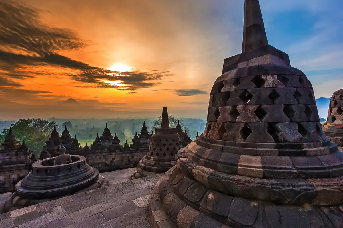 Yogyakarta - Matahari Terbit Borobudur & Candi Prambanan