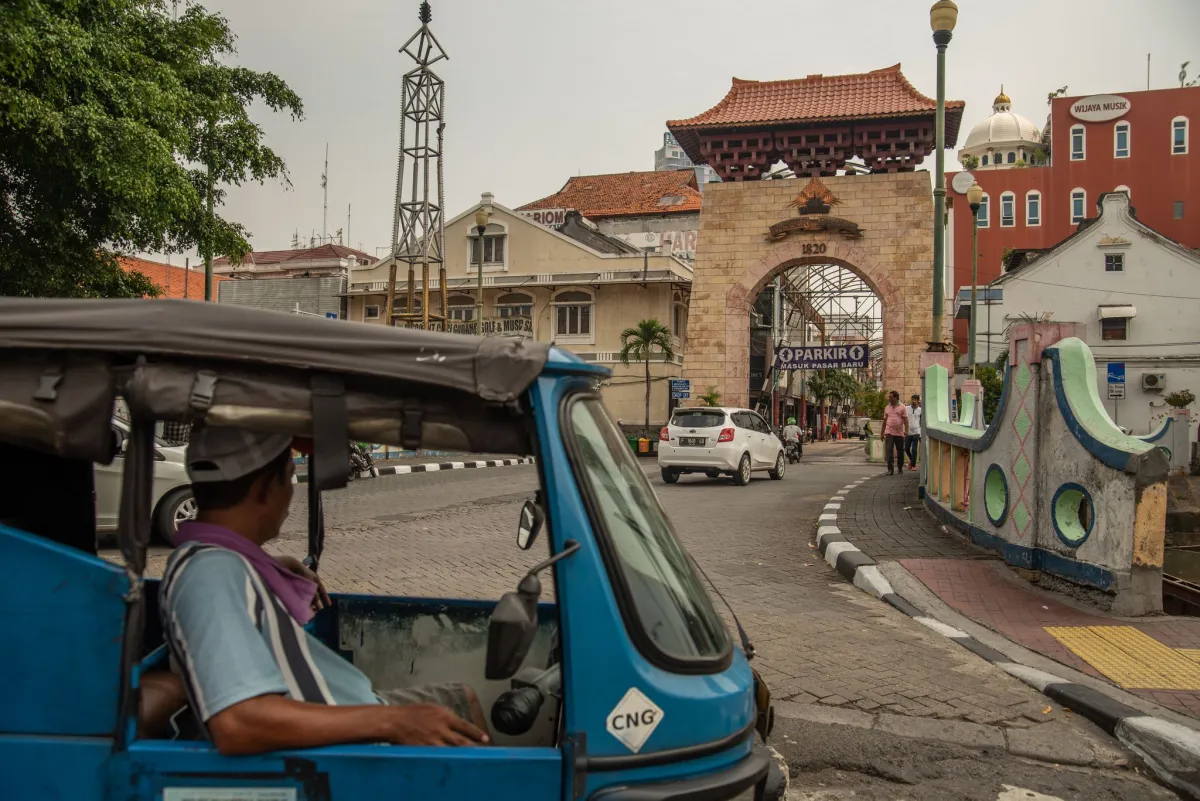 Jakarta Shopping Tour: From Traditional Markets to Mall - Ekaputra