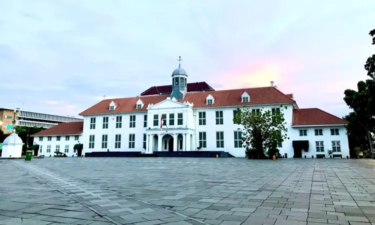 Jakarta Colonial Exploration: A Journey Through Jakarta’s Colonial Landmarks - Ekaputra