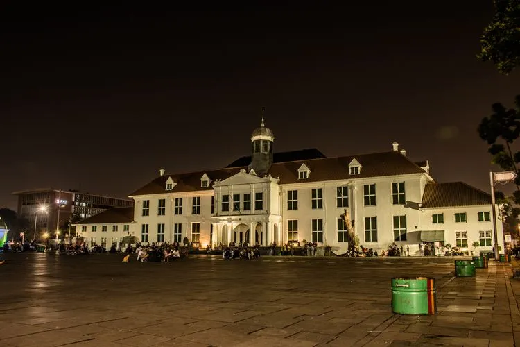 Jakarta Night Tour: Experience the City After Dark - Ekaputra