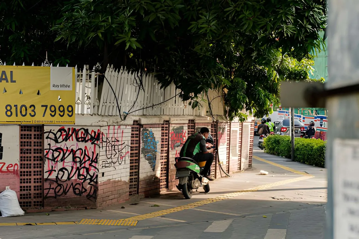 Is Jakarta Walkable? 5 Reasons Why Exploring on Foot is a Challenge - Ekaputra
