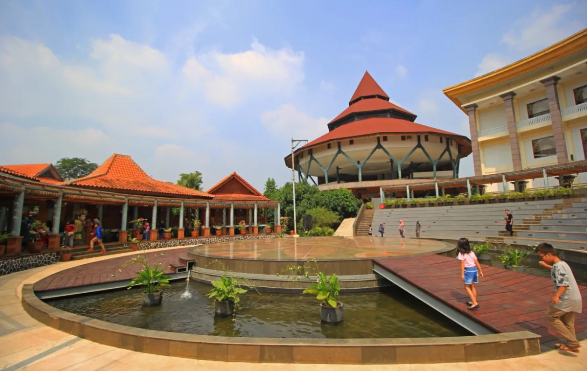 Top 10 Must-See Attractions in Jakarta for First-Time Visitors - Ekaputra