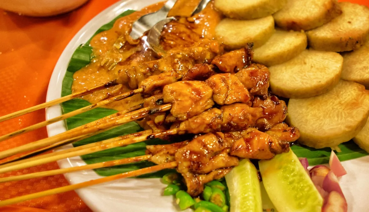 Jakarta Evening Food Tasting Walk: A Night Culinary Experience in the City - Ekaputra