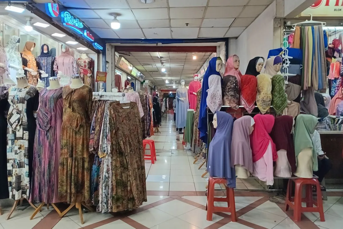 Jakarta Shopping Tour: From Traditional Markets to Mall - Ekaputra
