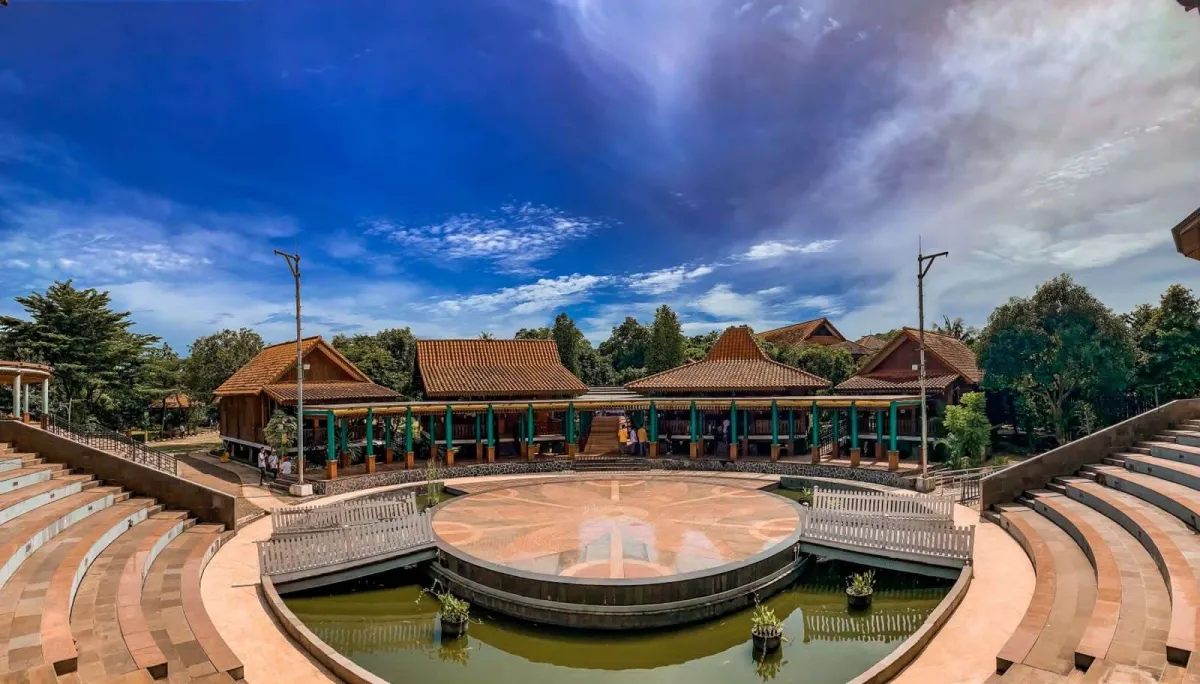 Top 10 Must-See Attractions in Jakarta for First-Time Visitors - Ekaputra