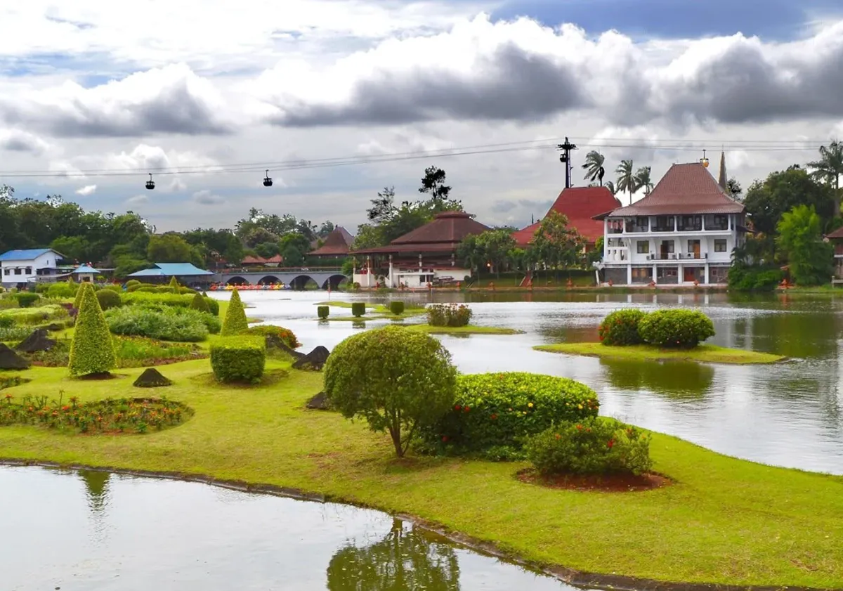 Top 10 Must-See Attractions in Jakarta for First-Time Visitors - Ekaputra